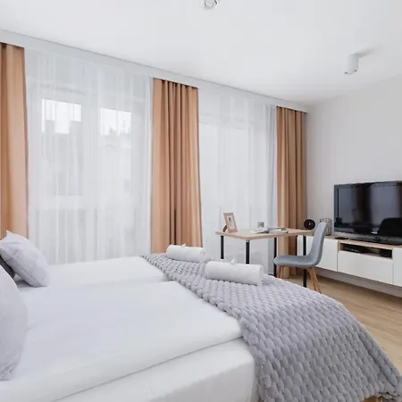 Apartment Studio With Ac Czarnowiejska By Renters *