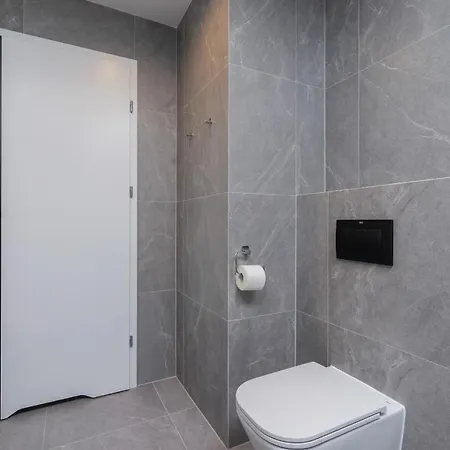 Apartment Studio With Ac Czarnowiejska By Renters
