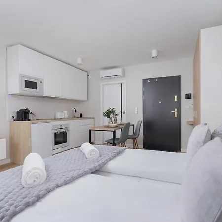Studio With Ac Czarnowiejska By Renters Apartment Krakow