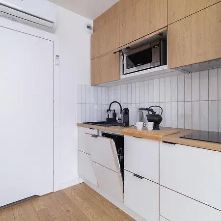 Apartment Studio With Ac Czarnowiejska By Renters