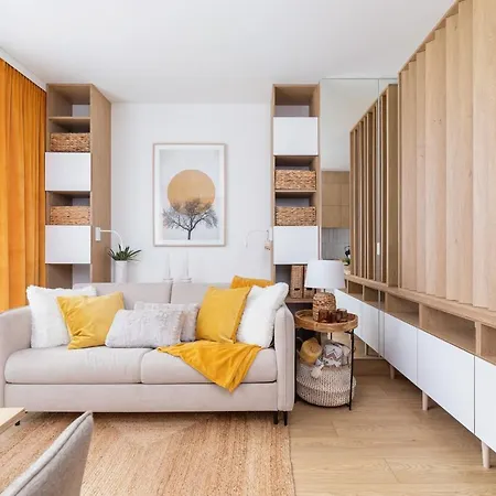 Apartment Studio With Ac Czarnowiejska By Renters