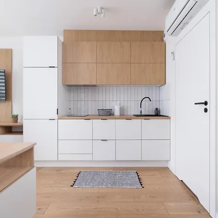Apartment Studio With Ac Czarnowiejska By Renters Krakow